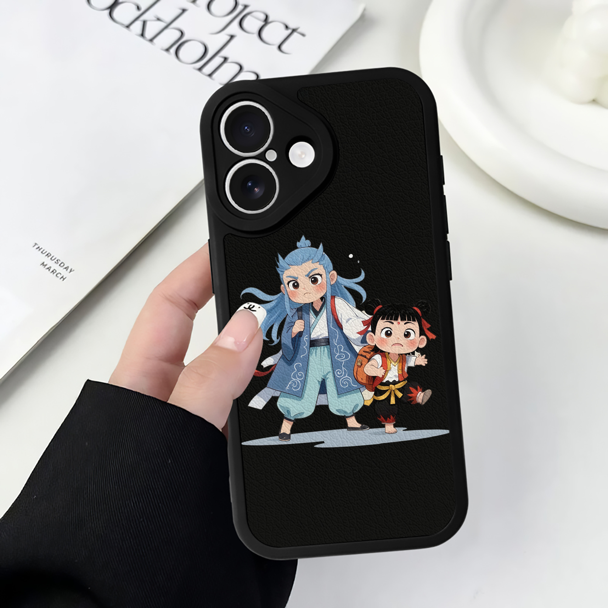 （画像用） Ne Zha 2 ナタ 魔童の大暴れ 【iPhone 16シリーズ対応】シリコンスマホケース（レザー調） 材質：シリコン